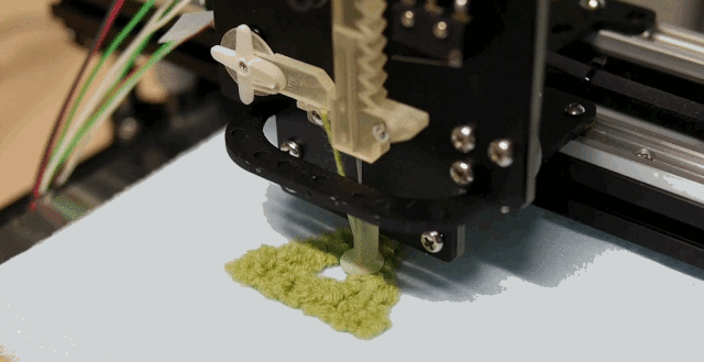 3d принтер печатает сад